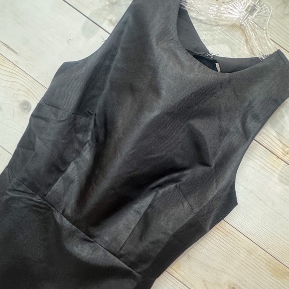 NWT J. Crew ruffle hem/ flounce open back sheath dress ❤️ - Picture 6 of 9